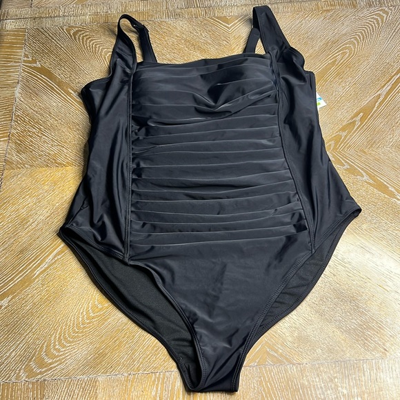 SIMPLY FIT SWIMWEAR Black Plus Size Pleated One Piece Swimsuit 3X - Picture 1 of 13